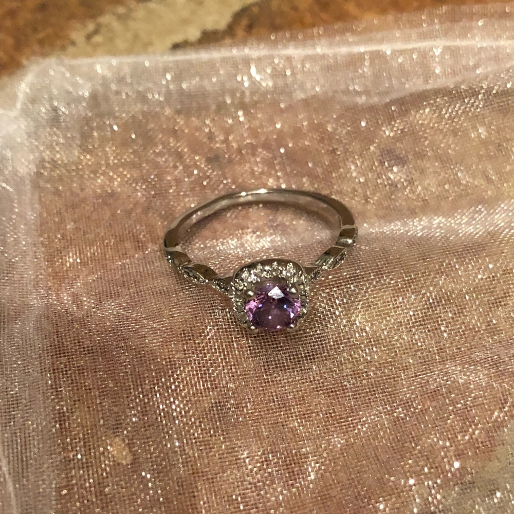 NWOT Dainty size 6 ring